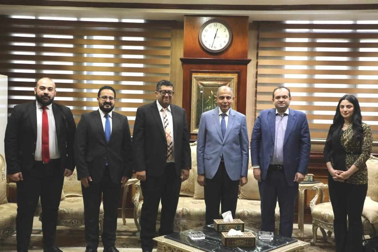 محافظ المنيا يستقبل وفد المكتب الفني للبابا تواضروس الثاني للتهنئة بشهر رمضان المبارك