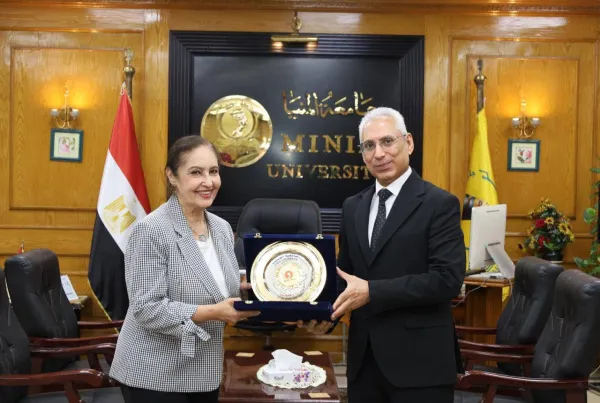 نائلة جبر : 30% من سيدات مصر معيلات .. ورئيس جامعة المنيا: ورش تدريبية لتمكين المرأة إقتصاديا
