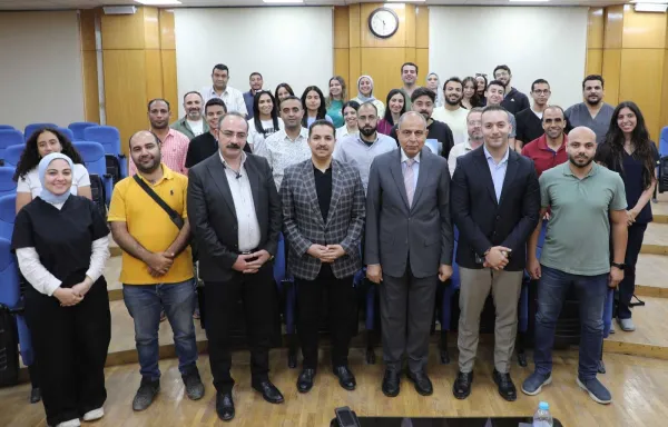 بالتعاون مع مؤسسة "أبوحته" الخيرية.. كدواني يكرم فريق القافلة الطبية للجامعة البريطانية