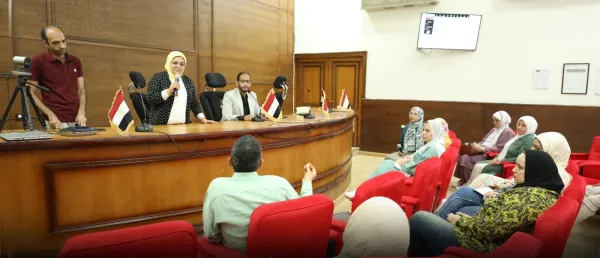مناقشة خطط تأمين المياه والصرف الصحي بقرى المنيا